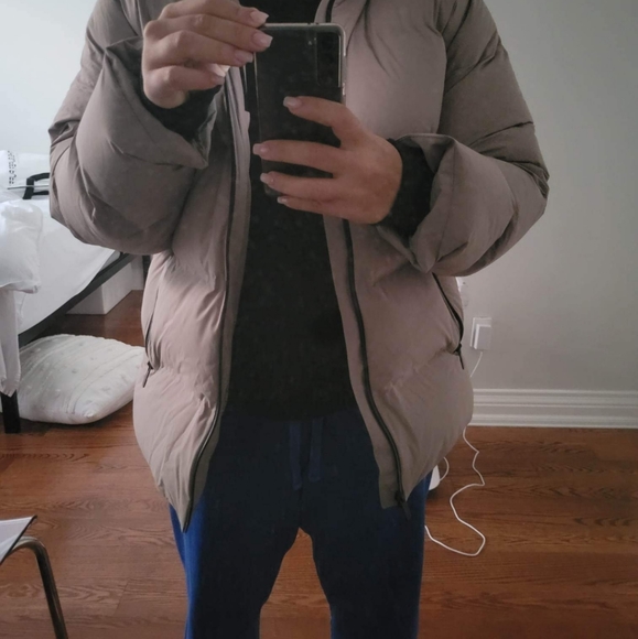 Aritzia Super Puff Jacket - Picture 4 of 5